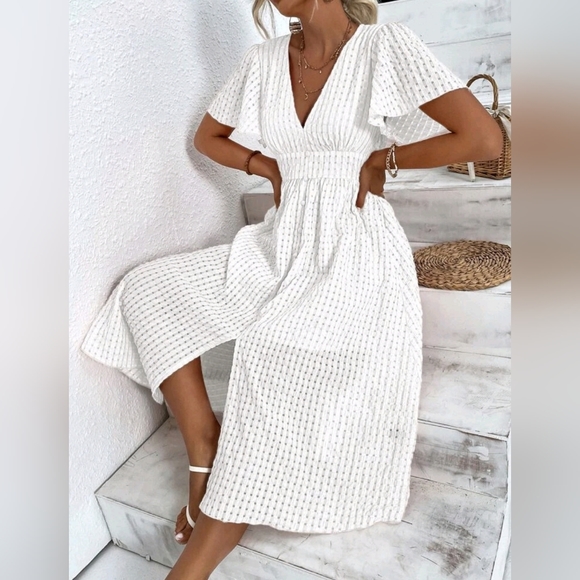 Dresses & Skirts - New Chic Seersucker Midi Dress Flutter Sleeve White